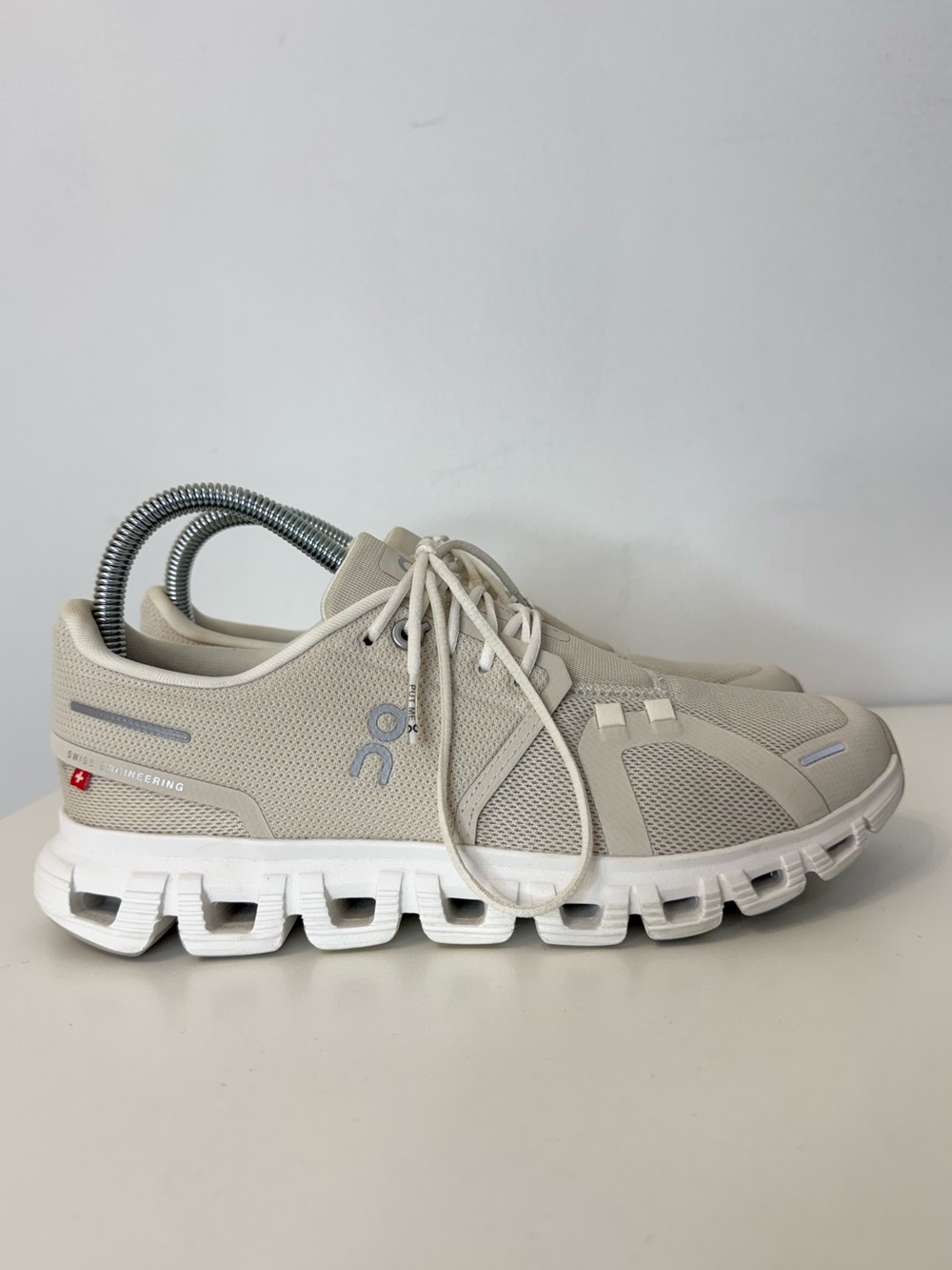 On Cloud 6 Athletic Sneaker Pearl White CloudTec Women’s Size 8 Walking Commuter